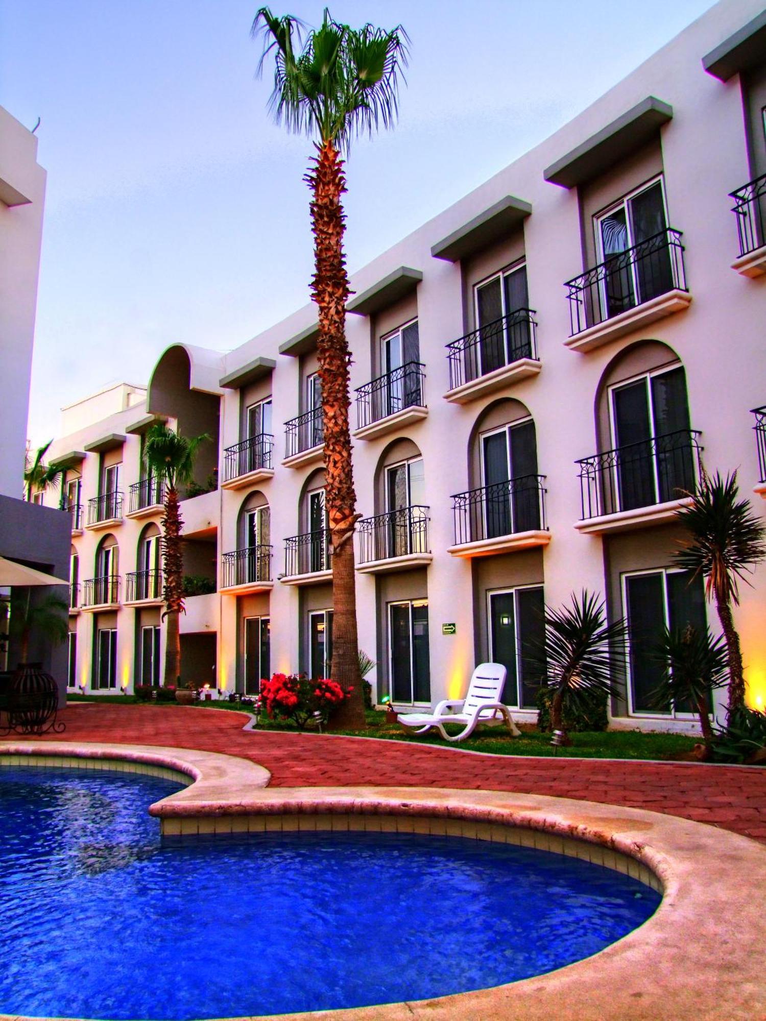 Seven Crown Express & Suites By Kavia Cabo San Lucas Buitenkant foto